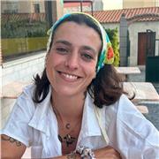 Profesora de diseño de moda y arte para cualquier edad
